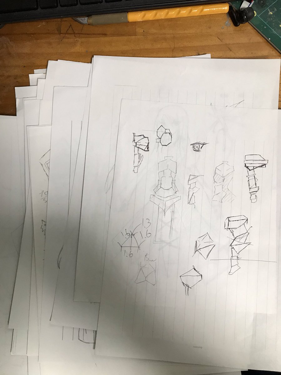 オリジナルのFA:G作る時いつもコンセプト描いたり簡単な設計図描いてます
1枚目が今度作る予定のやつで2枚目が過去に作ったやつ3枚目は2枚目に紛れてた初描きたま会長とピノ様(確か去年の2月くらい) 