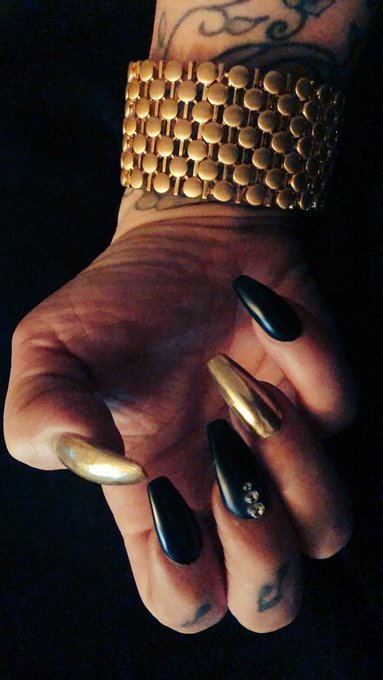 Hands dripping in gold ready to get on the decks had to show off my great nail work! #nailsonfleek #2020SoFar<a href="/tag/nailsonfleek"class="tags"><span>#nailsonfleek</span></a><a href="/tag/nailart"class="tags"><span>#nailart</span></a><a href="/tag/gold"class="tags"><span>#gold</span></a><a href="/tag/hands"class="tags"><span>#hands</span></a><a href="/tag/2020sofa"class="tags"><span>#2020sofa</span></a>