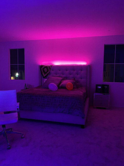 Room vibes ?? https://t.co/FjW0j4KFUU