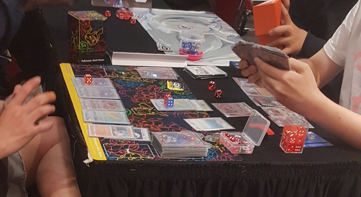 PokegoJkt's tweet photo. Apa kita pindah haluan jadi akun PTCG aja nih https://t.co/pEslNHaKcR