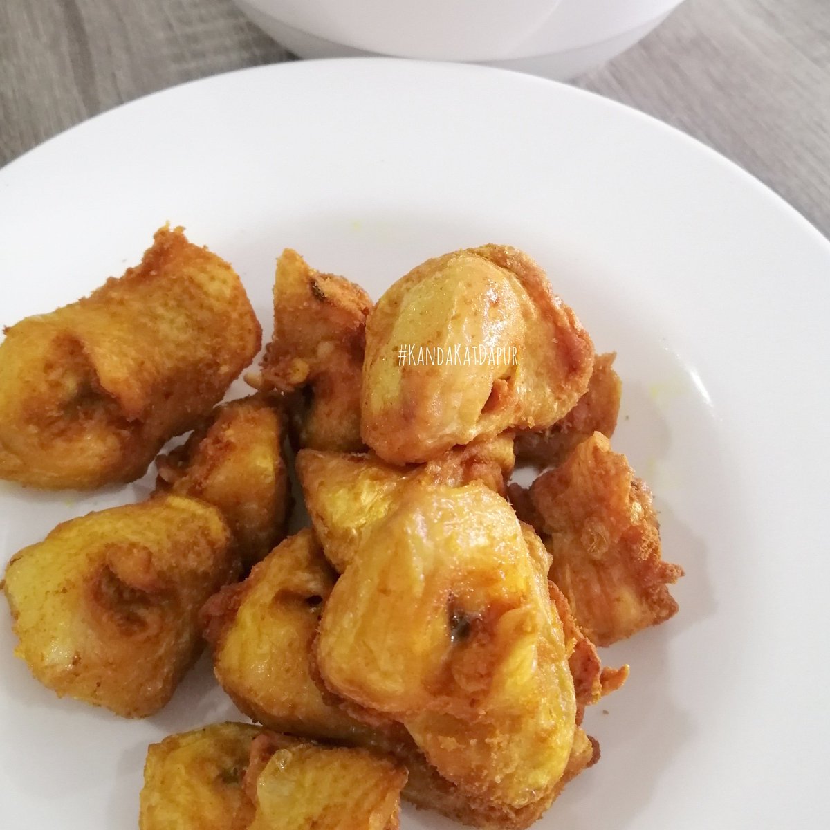ShashaAyob's tweet photo. Kenapa kita kena berusaha?
Kerana tiada siapa pun yang akan belikan tongkeng ayam ni, gorengkan dan hidangkan atas meja kita. Kihkihkih 😉

#KandaKatDapur
#TakMakanTongkengAyamJanganBanyakBunyi
#Alhamdulillah
#SayaMasak https://t.co/D5TS2vBCRo