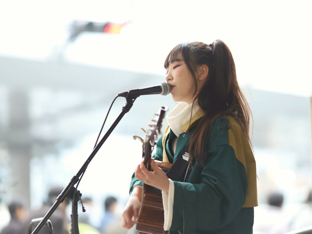 luiyoss's tweet photo. 1/12(日) 大阪駅⛅梅田🍃路上ライブ🎶
#YUKIKA さん @yukika731 💐
✨🎸また会えたよ😆✌️この力強い歌声に引き込まれる～🙌💫いつも元気いっぱいやね👍🎉
#兵庫から来ました 🏃 https://t.co/EaHubCvksy