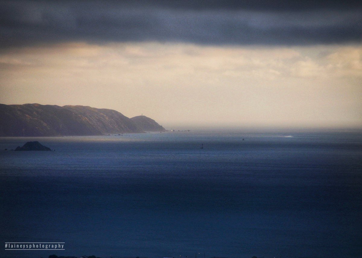 NZLainey's tweet photo. As the weekend draws to a close ... layered. 

#wellingtonheads https://t.co/hrgo9d10jg