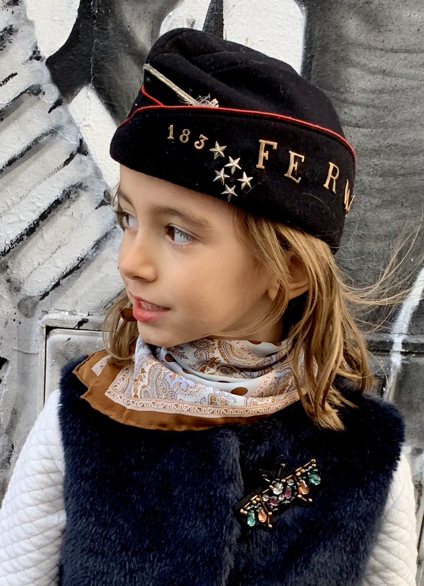 Tenue31 Il S Agit D Un Calot D Eleve De Classe Preparatoire Aux Grandes Ecoles Les Couleurs Sont Typiques Du Calot Des Eleves Preparant L Entree A L Ecole Polytechnique T Co 3arufgu9lk