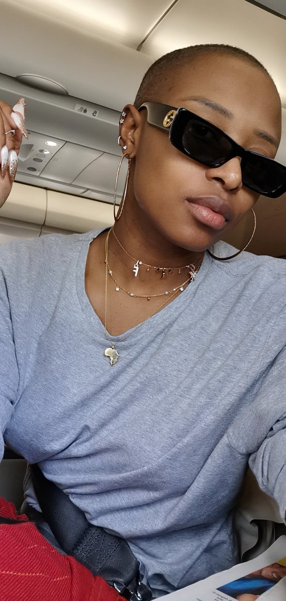 DJZinhle's tweet photo. Security at my gate told me that I look different. The one time I look the most like myself, someone says I look different. 🤣 https://t.co/stv1ksDUKR