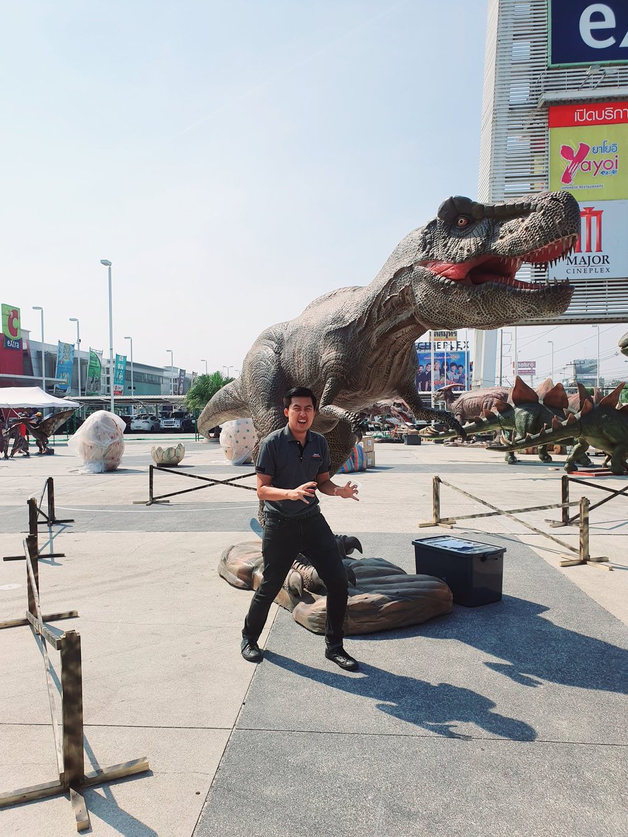 MalarakPanupong's tweet photo. ทีใหญ่ กับ ทีเร็กซ์
#Chonburi #ชลบุรี #BigC #บิ๊กซี #Dinosaur #ไดโนเสาร์ #ไทแรนโนซอรัส #Tyrannosaurus #Trex #ทีเร็กซ์ https://t.co/zGvg9KQKQs
