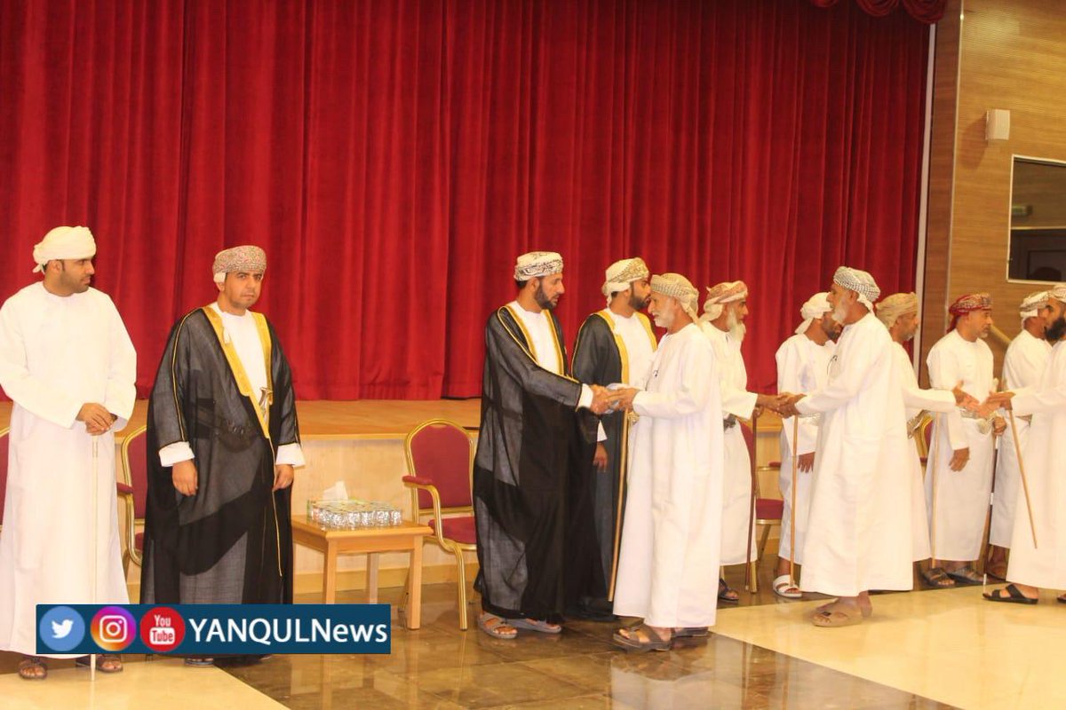 YANQULNews's tweet photo. جموع المواطنين و المقيمين خلال تأدية واجب العزاء في وفاة فقيد الوطن صاحب الجلالة السلطان #قابوس_بن_سعيد رحمه الله.. في مكان العزاء بقاعة مكتب والي ينقل.. وفي مقدمة المستقبلين سعادة الشيخ سيف بن عبدالله المعمري والي ينقل https://t.co/WRdLGBejFo