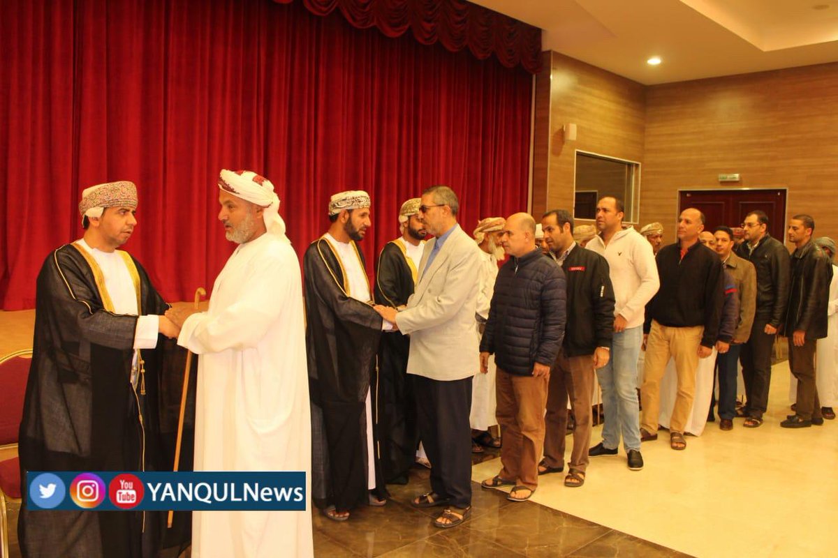 YANQULNews's tweet photo. جموع المواطنين و المقيمين خلال تأدية واجب العزاء في وفاة فقيد الوطن صاحب الجلالة السلطان #قابوس_بن_سعيد رحمه الله.. في مكان العزاء بقاعة مكتب والي ينقل.. وفي مقدمة المستقبلين سعادة الشيخ سيف بن عبدالله المعمري والي ينقل https://t.co/WRdLGBejFo