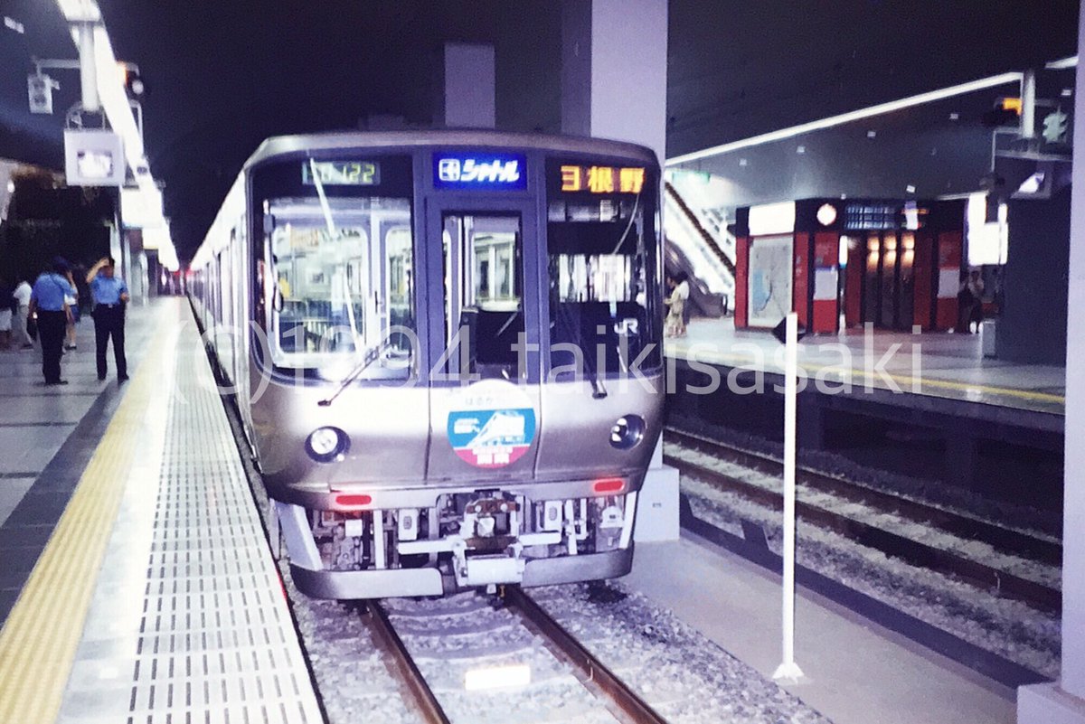taikisasaki's tweet photo. JR西日本223系0番台「関空シャトル」日根野行(関西空港駅,1994年)同行者→ @mina_creamy0813 #Googleフォトスキャン #GooglePhotoScan ※無断転載厳禁 https://t.co/VpAftZk158