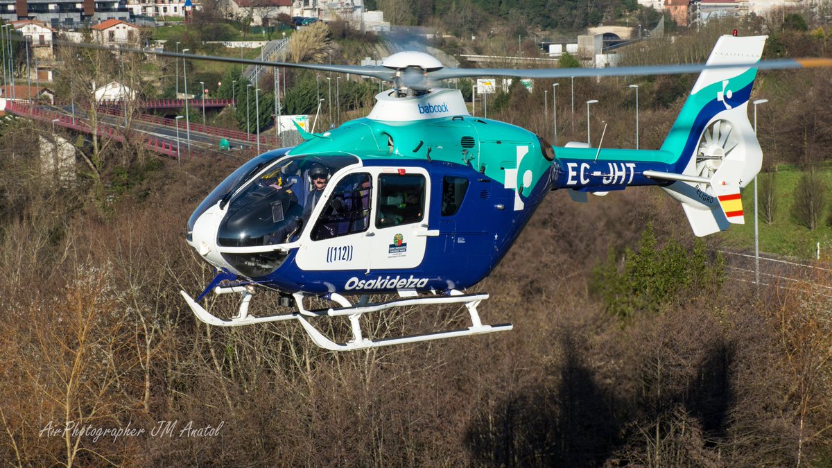 jmanatol's tweet photo. #BuenosDias
#Domingo
Para el servicio #EMS de @osakidetzaEJGV @112_SOSDeiak hoy es un día más laborable
Si la situación lo requiere el equipo del @AirbusHeli #EC135P2Plus de #Babcock está presto a #volar y acudir al traslado
@DSS_Babeszibila
#HEMS #Aspas #rotor #fenestron https://t.co/QEqMVvWwMK