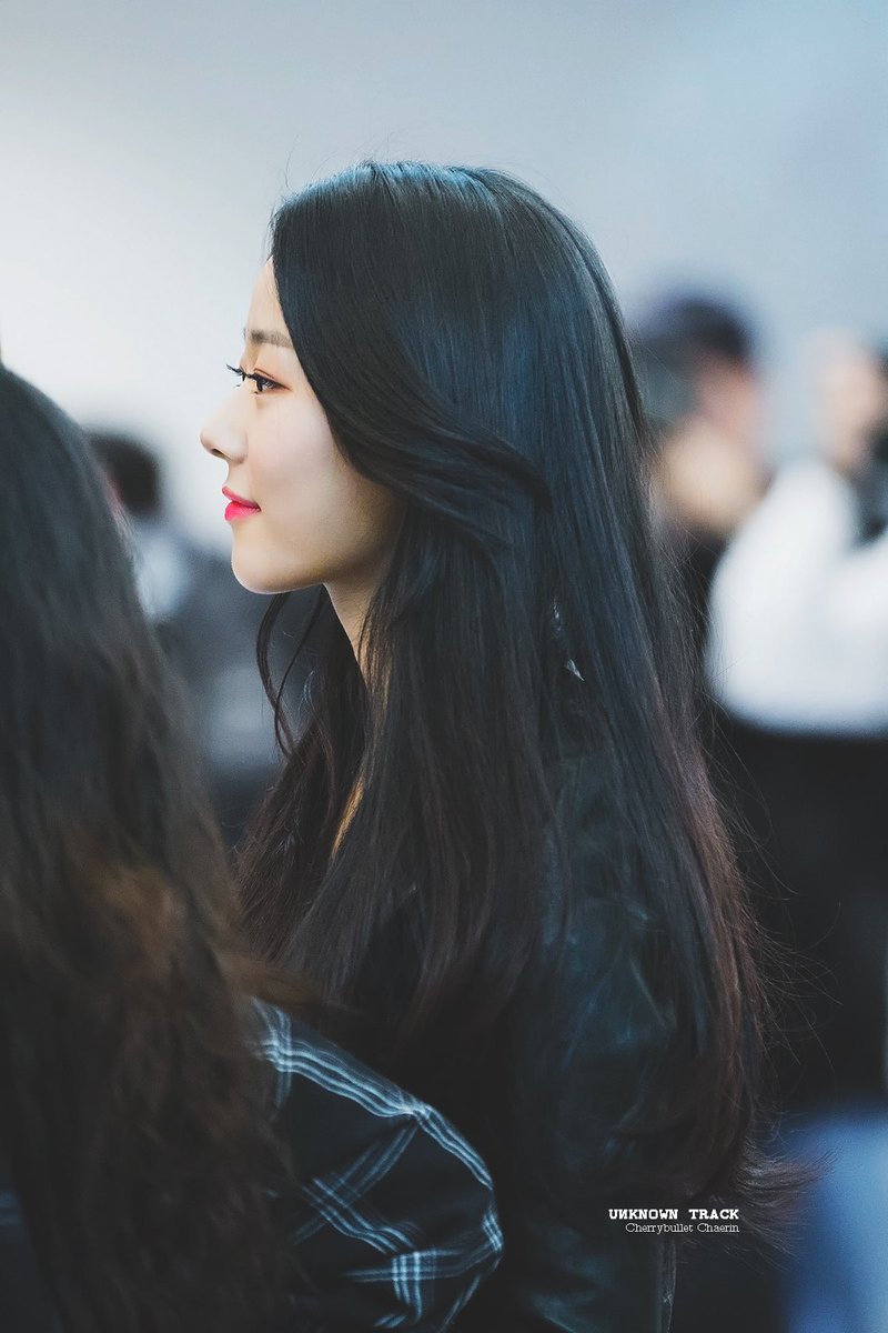 UnknownTrack313's tweet photo. 200111 ICN 출국 🛫
#체리블렛 #CherryBullet #채린 #chaerin https://t.co/5XfaZI6oUt