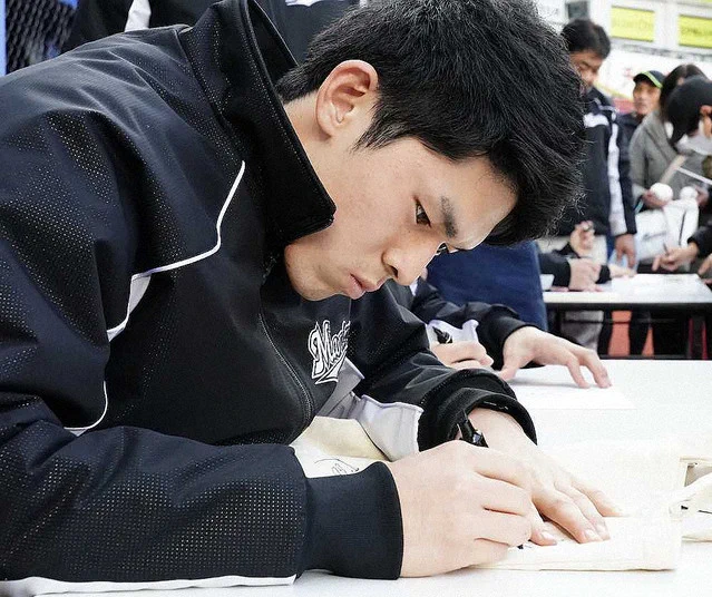 【ひどすぎ】プロ野球選手のサイン、サイン会終了１０分後に転売される！