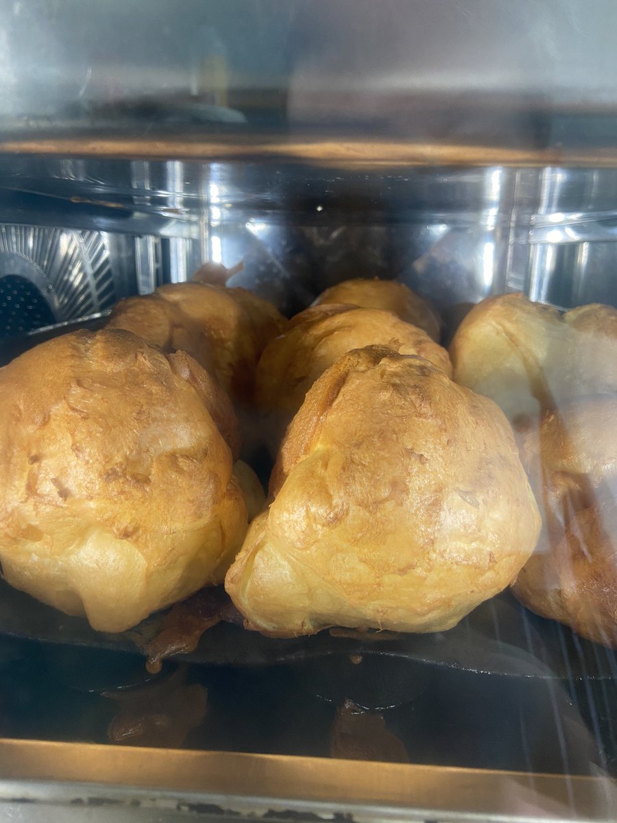 LilsAvalonHouse's tweet photo. Join us for Sunday Lunch, for some of the best local produce our country has to offer. On this weeks menu @goatsbridge ,@IrishHereford beef. @ClonakiltyBP ,  @StTolaCheese and despite the weather we’ve had some fantastic fresh veg from  @jtattshotmailc1 and @RatheniskaFarm https://t.co/DOXWYkcw8M