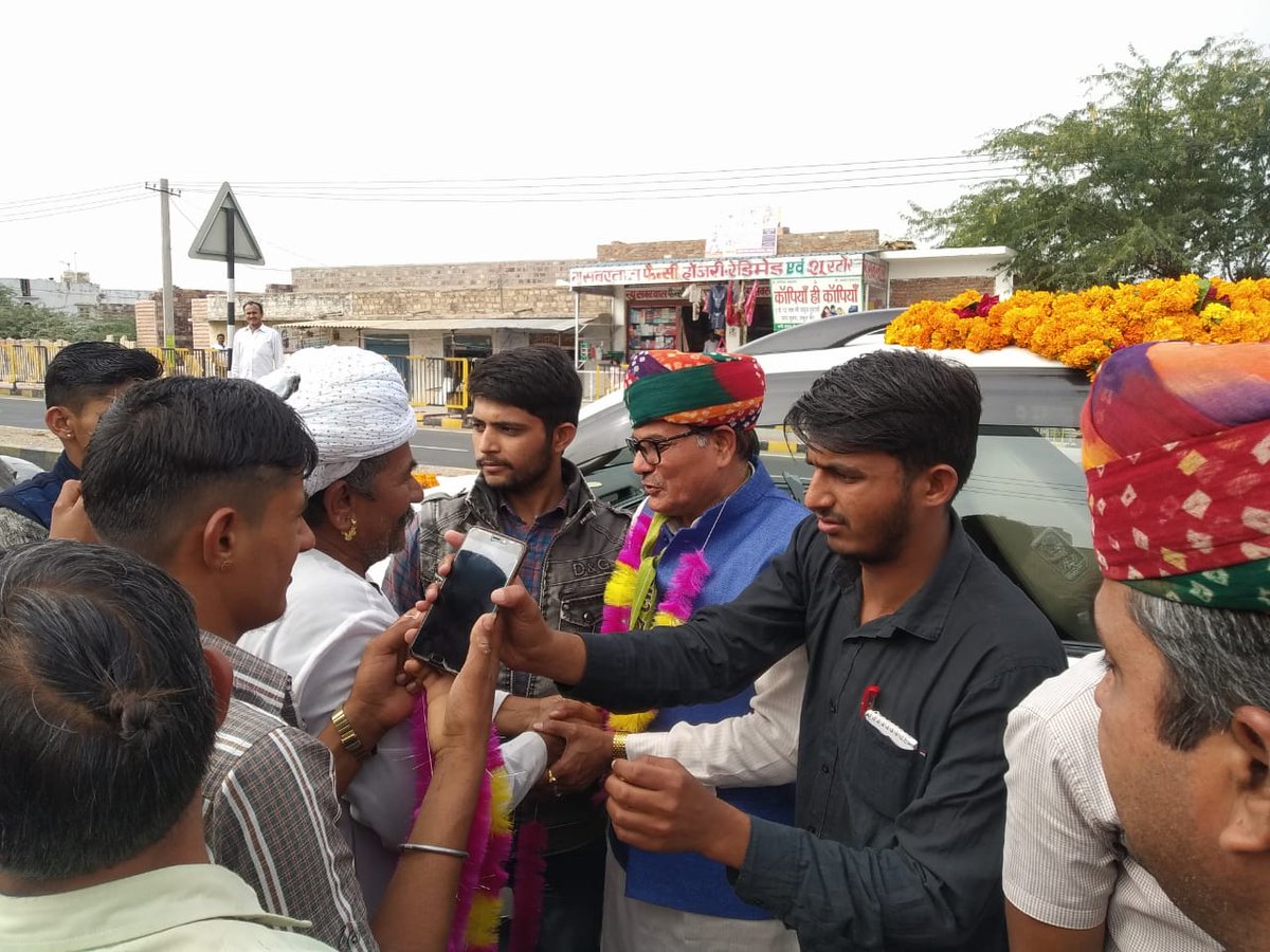 ErPukhrajgarg's tweet photo. आज गाँव आगोलाई में #रालोपा टीम द्वारा आयोजित स्वागत कार्यक्रम में शिरकत की एवँ आप सभी द्वारा स्वागत सम्मान व खूब प्यार देने के लिए सभी का आभार।
#ErPukhrajGarg #StatePresidentRLP
#MLABhopalgarh https://t.co/dXzghjCiKj