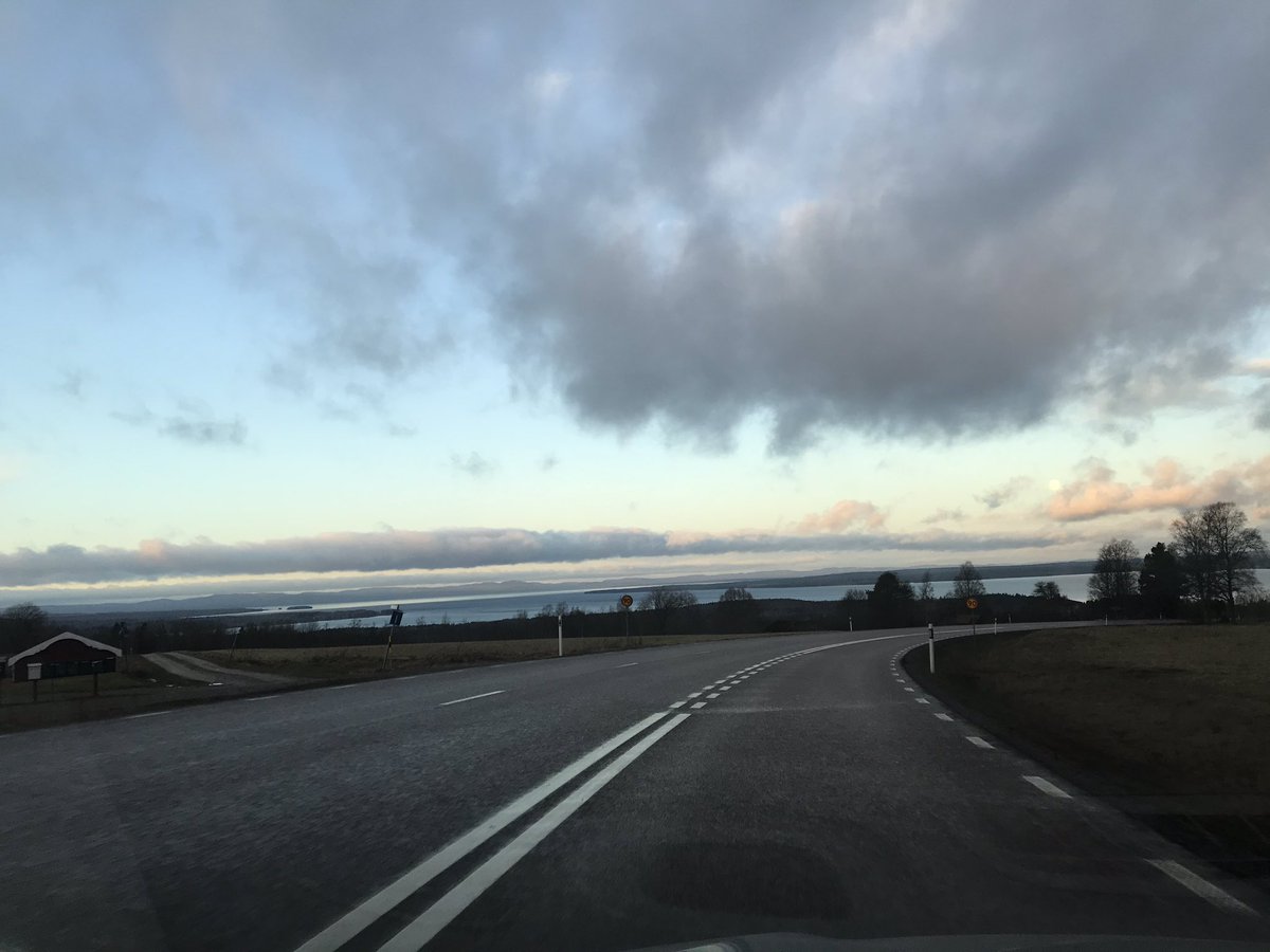 Nu är P1-morgon och Studio Ett på väg mot Sälen och Folk och Försvar där jag och @KimBerglundSR ska sända radio i dagarna två!