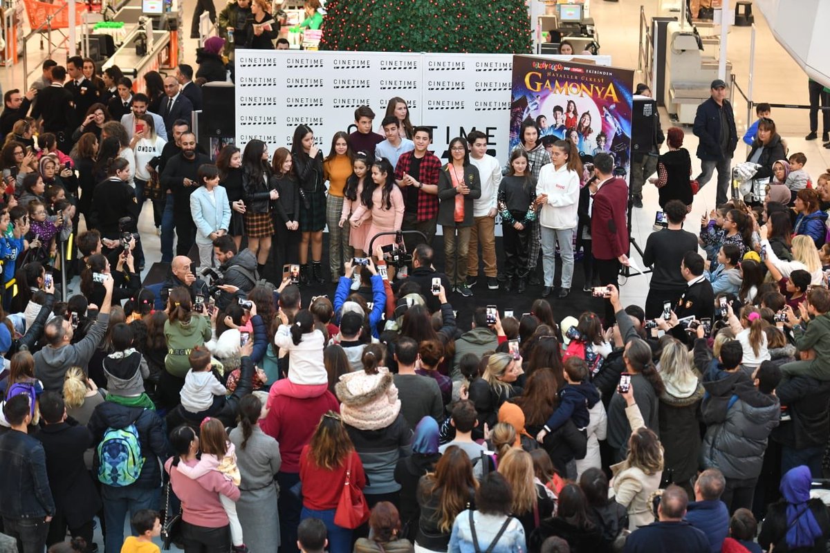 Bursa'da filmimize yoğun ilgi gösteren seyircilerimize teşekkür ederiz! 😍🙏 Antalya, bugün saat 15.30'da ÖzdilekPark Antalya Cinetime Sinemaları'nda görüşmek üzere 😉 #Gamonya #HayallerÜlkesi 🧚‍♀✨ #GüldüyGüldüyShowÇocuk #TuğçeSoysop
 
Biletler 👉 bit.ly/30f2pMd