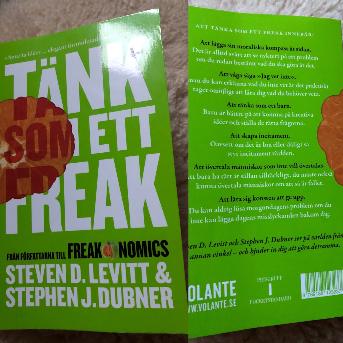 Hela enheten fick en bok i julklapp av chefen. Undrar just om hon tycker att vi behöver bli mer kreativa eller lära oss att ge upp eller erkänna att ”jag vet inte”? Intressant bok med många tänkvärda budskap och exempel!