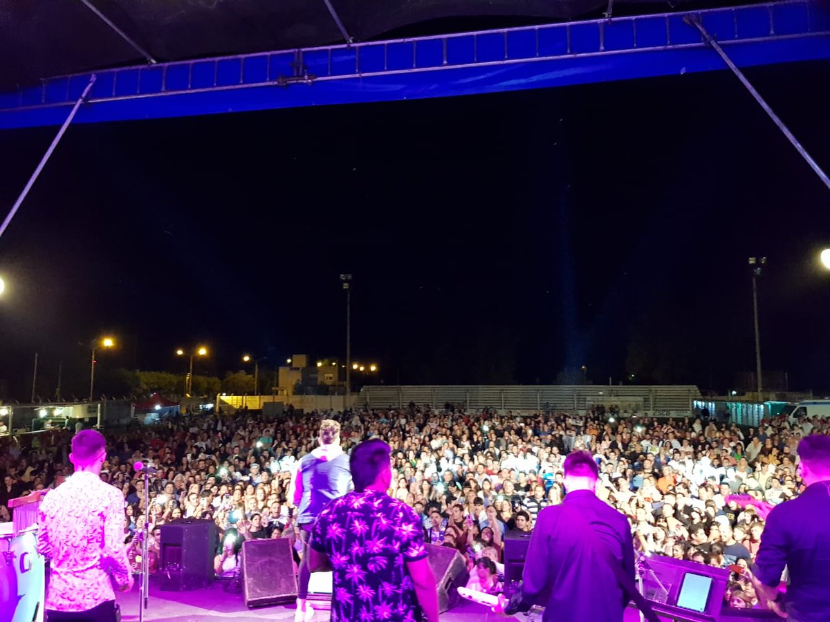 Sabrosoweb's tweet photo. Impresionante noche bajo las estrellas en Las Flores (Buenos Aires).
Gracias a la enorme cantidad de público que estuvo presente.
#Sabroso18Años https://t.co/wdZkkaGX1X