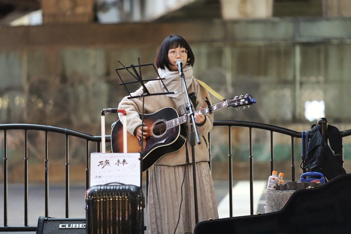 luiyoss's tweet photo. 1/12(日) 大阪駅⛅梅田🍂路上ライブ🎶
#石庭未来 さん @10210karaage 
👧🎸ストリートやってたよ😉👌優しい歌声にめちゃ癒される～🐨✨💐 https://t.co/6jLBg3gYk0