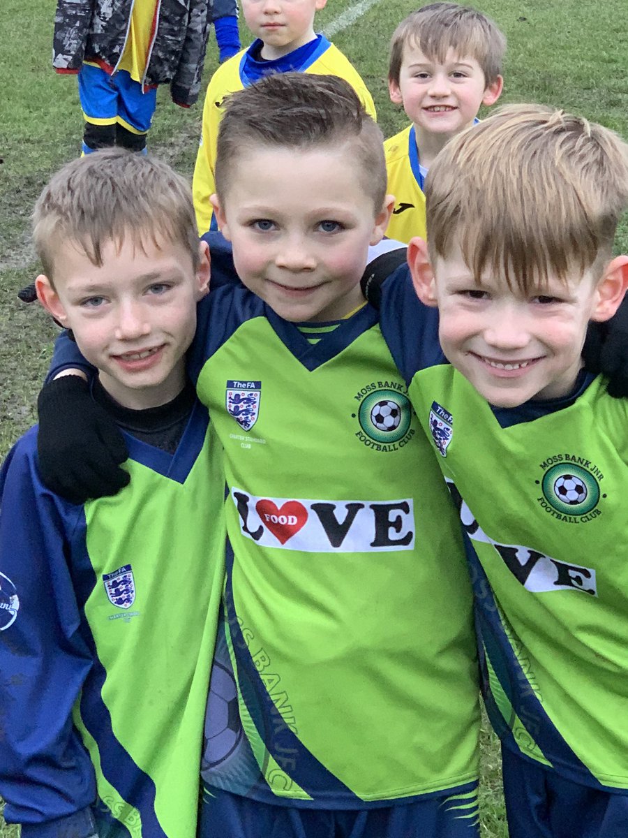 mossbankjfc's tweet photo. #MossBankJFC our U7s Greens in action yesterday on the @LeasingOptions Pavilion v @LadybridgeFC17 U7s in a great game ⚽️💚💙 well done to both teams ⚽️ #LoveFood #RenderRevival #HairByChantelle #oneminutesapplause #Grassroots https://t.co/s4lQpXiRDn
