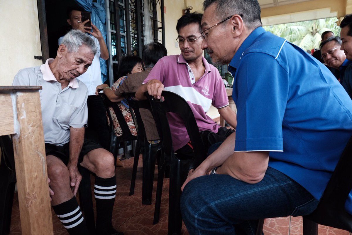 H2O Comms (@h2ocomms) on Twitter photo DS <a href="/HishammuddinH2O/">Hishammuddin Hussein 🇲🇾</a> terus menziarahi En. Pius Syion di PDM Batu Enam yg mengalami masalah kesihatan. Bnyk keluhan & rintihan yg dikongsikan dgn Dato Hisham. Semoga dipermudahkan segala urusan. #RaduTetapRadu #BN4Kimanis #UndiBN DS <a href="/HishammuddinH2O/">Hishammuddin Hussein 🇲🇾</a> terus menziarahi En. Pius Syion di PDM Batu Enam yg mengalami masalah kesihatan. Bnyk keluhan & rintihan yg dikongsikan dgn Dato Hisham. Semoga dipermudahkan segala urusan. #RaduTetapRadu #BN4Kimanis #UndiBN