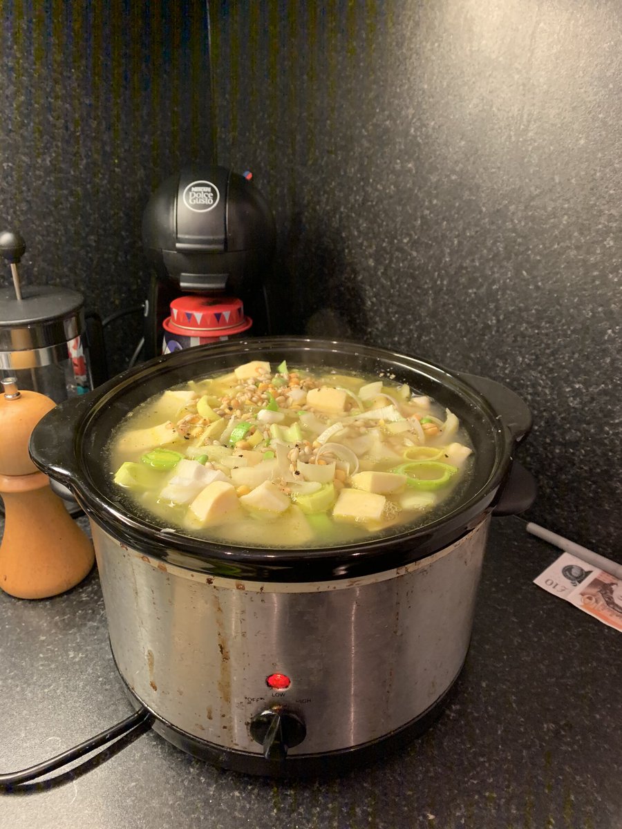 Northern_Face's tweet photo. Quiet Saturday evenings lead to productive Sunday mornings. #chickedinner #soupSunday #caulicheese https://t.co/DnFNXuoseU