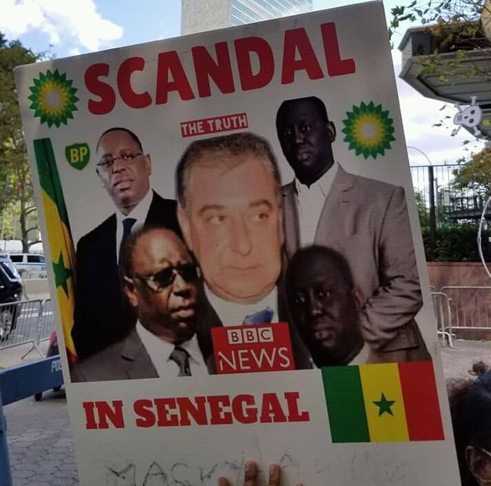 TagueDame's tweet photo. 😡45 jours #Stop a l'intimidation et libère #guy Marius Sagna et les autres frère #Ousmane sarr et #Leuz arrêté pour avoir #manifesté
#Macky sall ton frère #Aliou😈Sall doit être jugé pour notre #Pétrole et Gaz qu'il volé les 600 mil #milliards des sénégalais doit être récupéré https://t.co/t4WCdeoYym