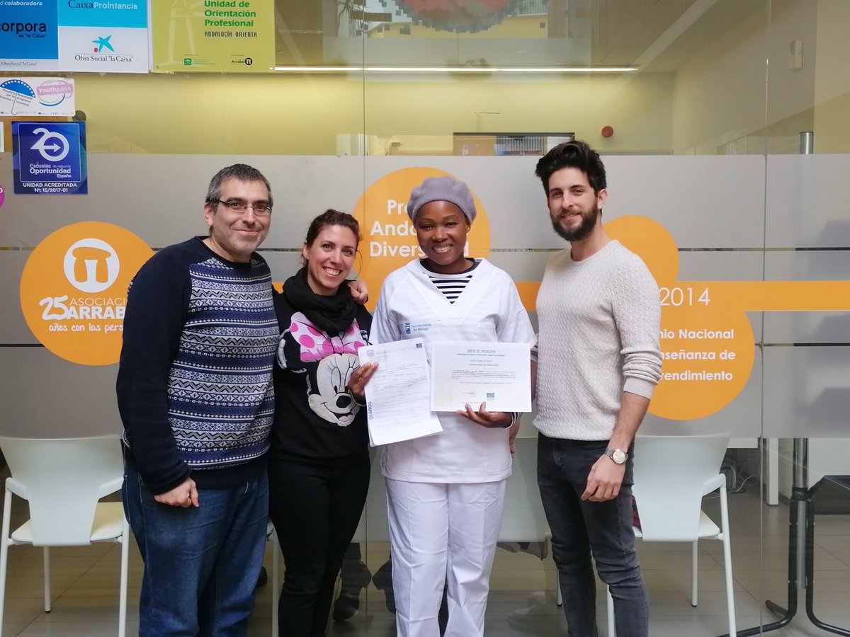 ArrabalAID's tweet photo. Comenzamos #domingo con el tesón y alegría de Mariane que gracias a su esfuerzo y al apoyo de iniciativas como #Kapaces @MalagaDDSS con @mujeremancipada y también #AndalucíaOrienta y #EPES @SAEmpleo @EmpleoJunta ha cambiado su vida y disfruta de un empleo como #AyudaADomicilio. https://t.co/MSqCa5g56A