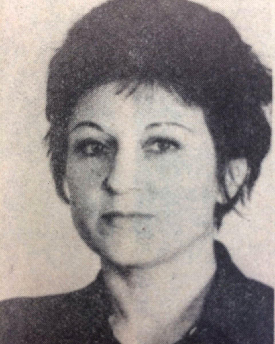 Papirusdergisi's tweet photo. "Asıl sorun? Asıl sorun tek başına ayakta durabilmekte, yalnızlığı öğrenebilmekte mi? Asıl sorun sevgisiz yaşayabilmekte mi? Sevgisiz kalıp direnmeyi, sevgisiz kalıp gene de boyun eğmemeyi, dilenmemeyi öğrenmekte mi?"

#LeylaErbil 89 Yaşında!
(12 Ocak 1931 - 19 Temmuz 2013) https://t.co/HPHpNCXCpE