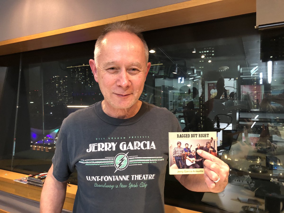 barakanbeat's tweet photo. 今週も音楽たっぷりでお届けします。
7時台には、Jerry Garcia Acoustic Bandのメンバーで西海岸で活躍するバンジョー・ピッカー #SandyRothman が登場。
みなさんからのつぶやき(#barakanbeat)、メール(barakan@interfm.jp)も引き続きお待ちしております。
URL：https://t.co/qsF5I9DveJ
#interfm897 https://t.co/fkms1PuOzN