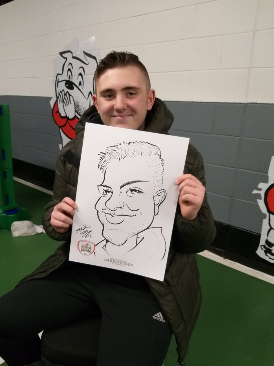 another excellent gig at Barnsley F.C yesterday drawing the faithfull as part of their pre match entertainment before their home Game against Huddersfield F.C. good win guys..
#youreds.#huddersfieldfc #caricatureentertainment #barnsleyfc