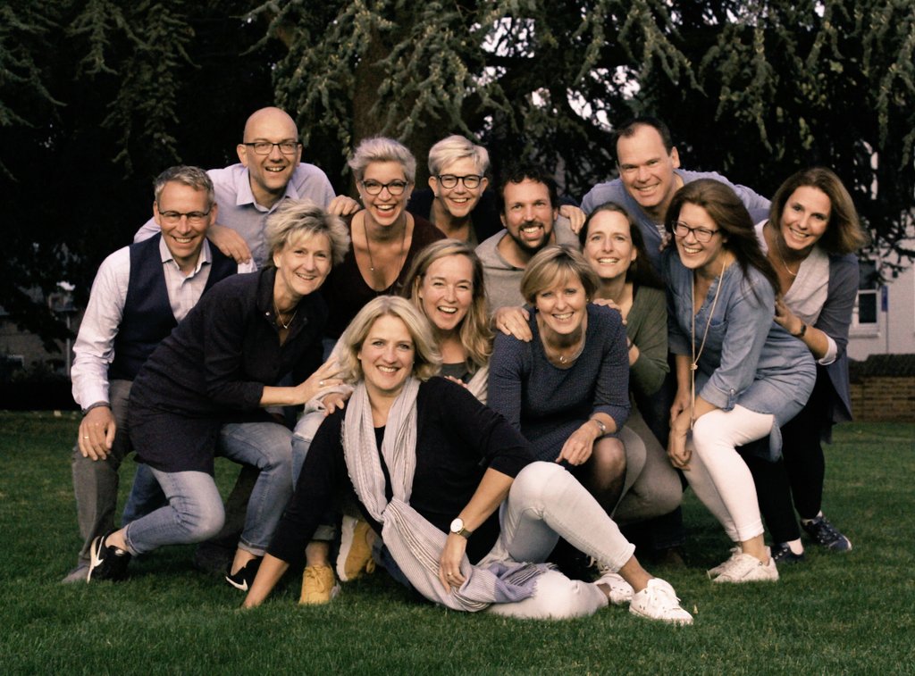 vgzizo's tweet photo. WANTED! Omg. Arnhem/Nijmegen
Ervaren hoge tenor, ritmisch sterk, gevoel voor expressie en gek op gezelligheid.

Repertoire: van pop- tot wereldmuziek, van cabaret tot jazz. Veel a cappella.

Repetities op woensdagavond.

Contact via info@vgzizo.nl of 06-33686489.

#zingen #tenor https://t.co/0OA522BnTq