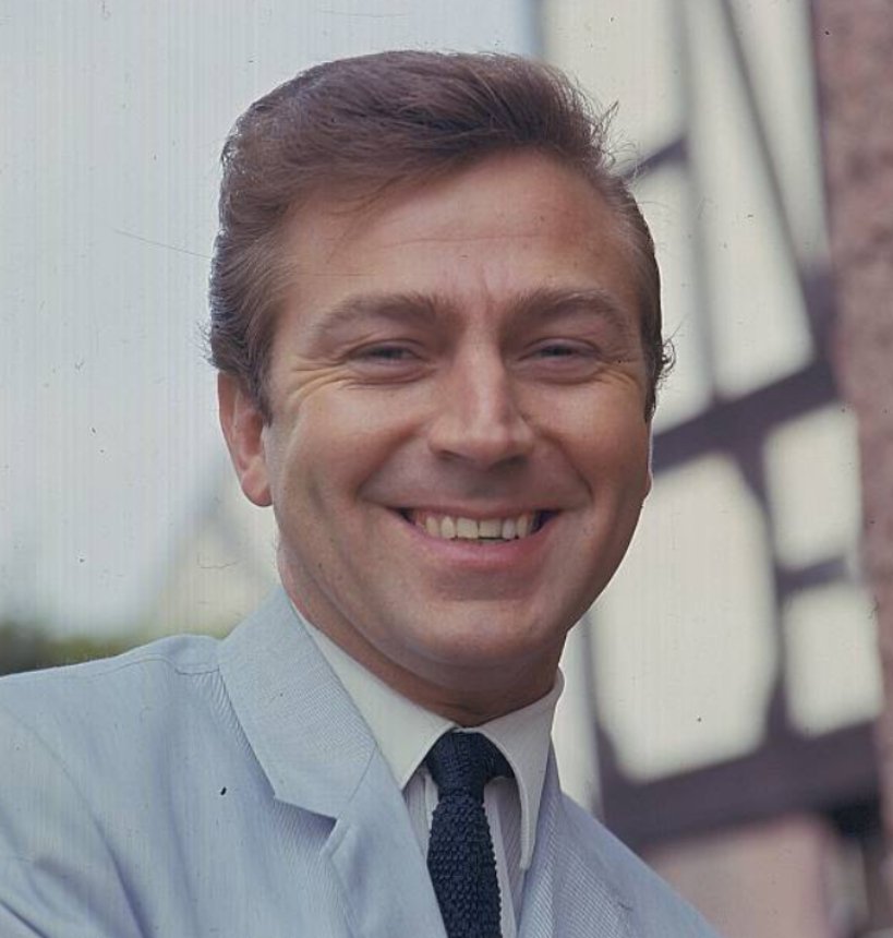 Happy Birthday Des O\Connor, born this day in 1932. 