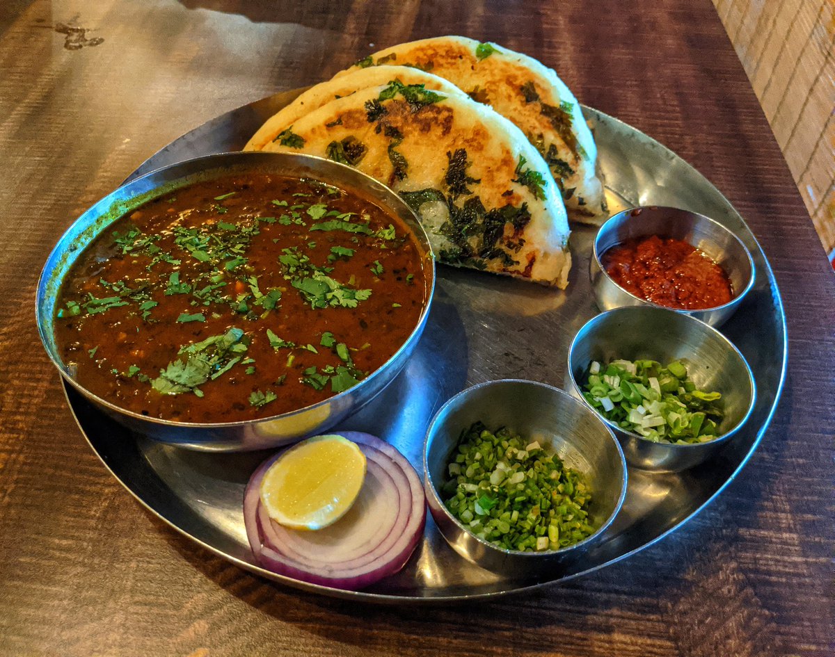 AmitHPanchal's tweet photo. Dhabagiri is the place, where you can try the best #Totha (with લીલું લસણ અને લસણ ની ચટણી) in #Ahmedabad! 😍 #MyAmdavadShot https://t.co/xi6bijV8N3