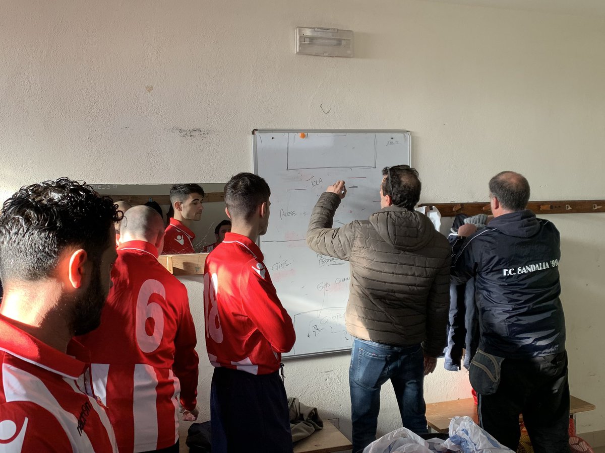 sandalia99's tweet photo. Anche ieri sconfitti, ma mai abbattuti. Avanti mufloni!
#forzasandalia #sassari #calciopopolare https://t.co/TnbsDOUtnj