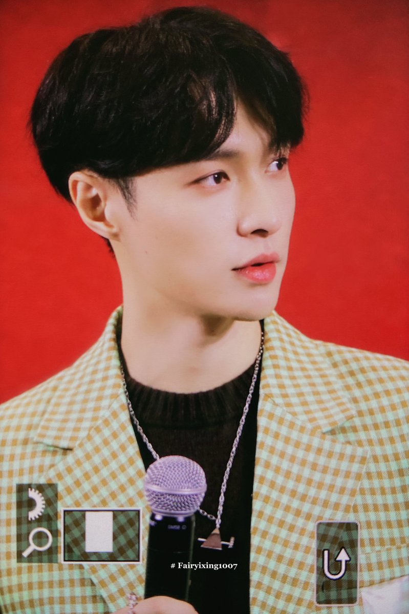 FAIRYIXING1007's tweet photo. 200112 @layzhang (´ε｀ )♡ https://t.co/sw281Oh1rh