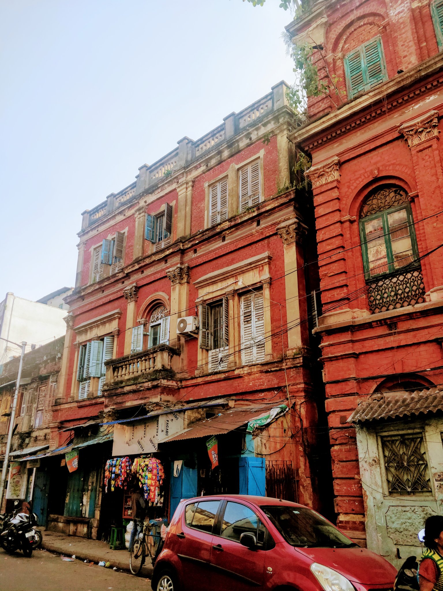 anindya on Twitter: "Another vintage house in Kailash Bose street. Good to see that this one is maintained well. Can anyone name the house ? #kolkata #heritagekolkata https://t.co/7RHAlnRaJn" / Twitter