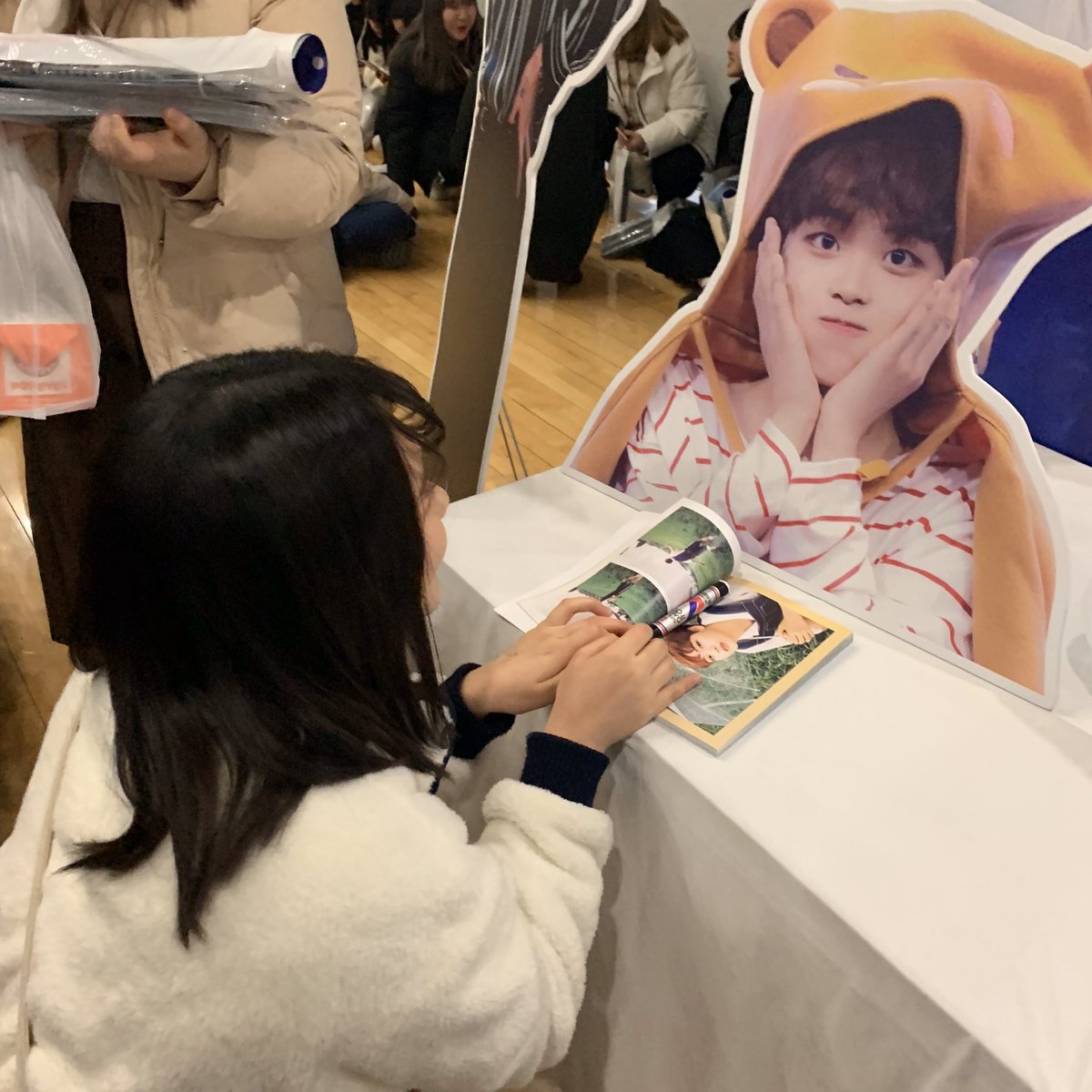 seunghyonkr's tweet photo. Bring X1 back please.. look at one its😭😭🤣 https://t.co/OoHOcw40Kp