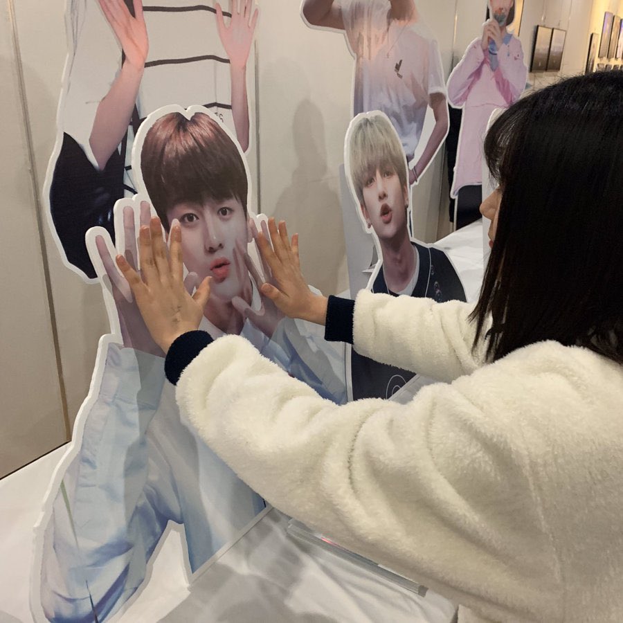 seunghyonkr's tweet photo. Bring X1 back please.. look at one its😭😭🤣 https://t.co/OoHOcw40Kp