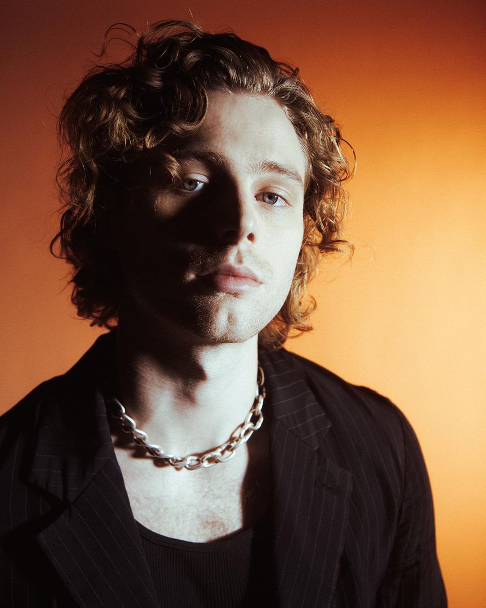 If you see this tweet, RT and reply with #iHeartAwards #BestCoverSong #DancingWithAStranger <a href="/5SOS/">5 Seconds of Summer</a> !!