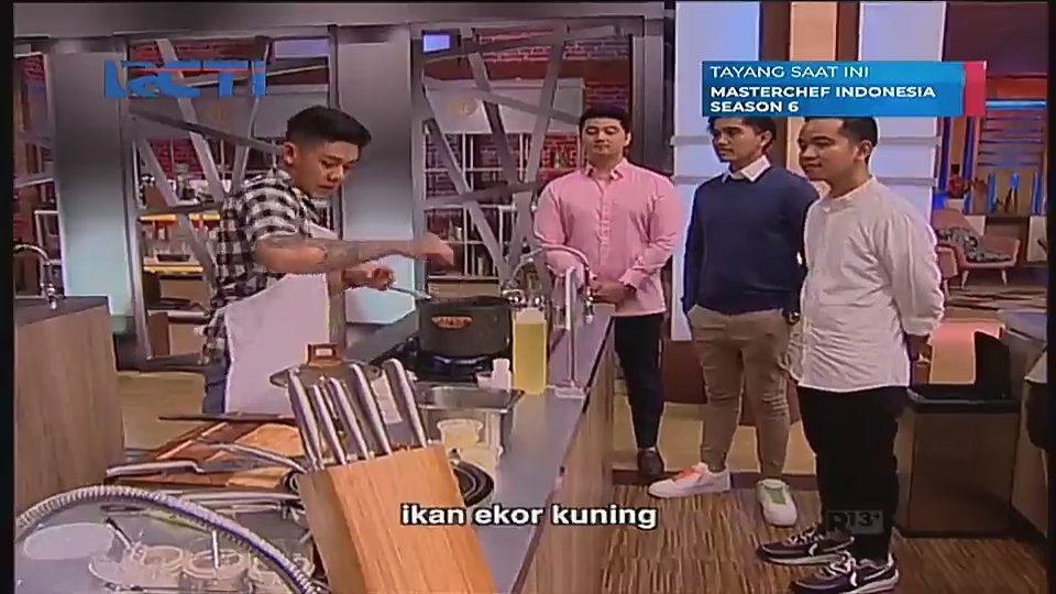 Mas <a href="/kaesangp/">“kak” Kaesang</a> <a href="/Chilli_Pari/">CHILLI PARI CATERING</a> dengan ajudannya chef <a href="/ArnoldPoernomo/">Arnold.P</a> 
Tegap bener badannya chef, nyambi jadi ajudan apa gimana nih?