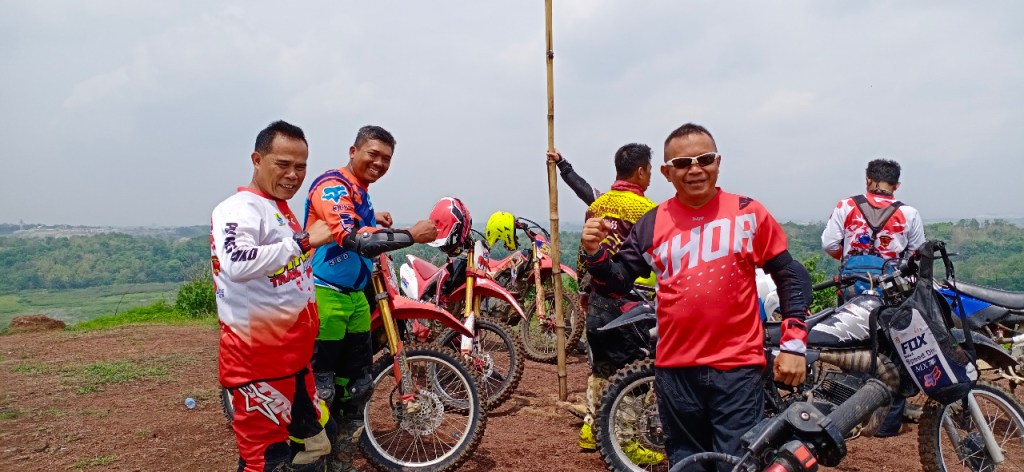 Amankan Wilayah, Anggota Polres Ciko Trail ke Bukit dan Hutan kabarcirebon.co.id/2020/01/amanka…