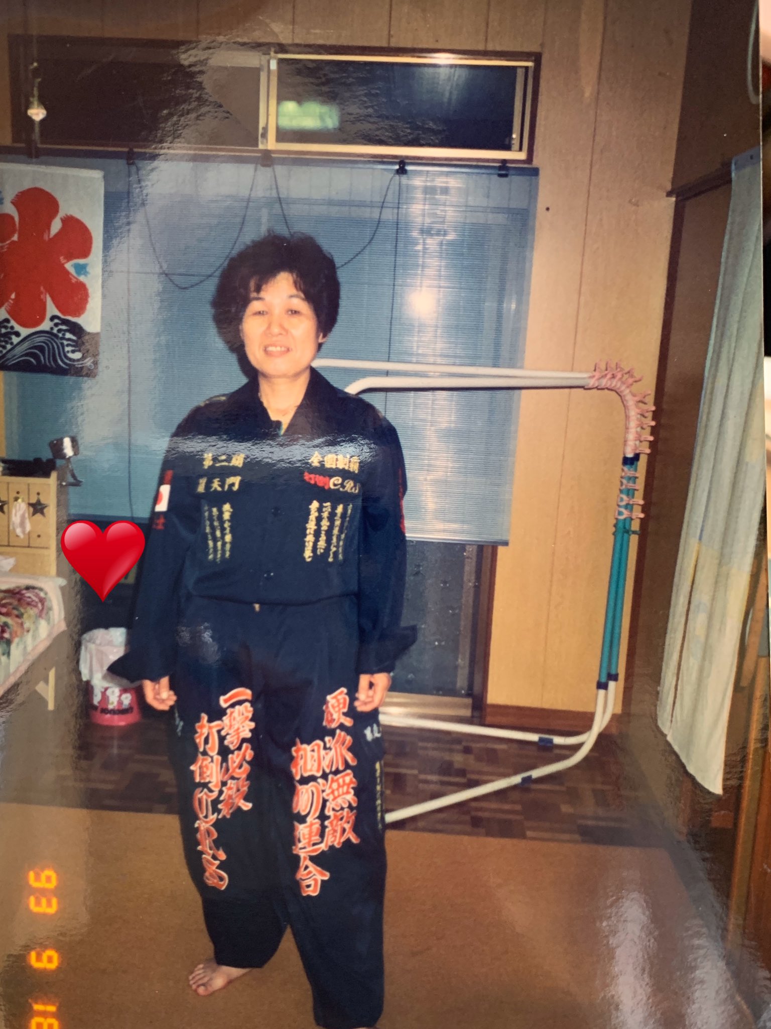 カナミル うちのおばあちゃんが親戚のヤンキーの服着てるの世界一カッコいいから見て T Co 7jscci4bx9 Twitter