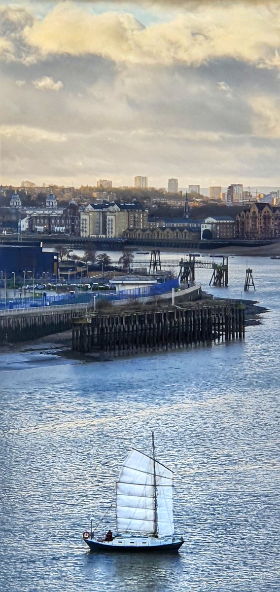 E14Penthouses's tweet photo. #Sailing Sunday ⛵
#Thames #OnTheThames
#GreenwichPeninsula
#IsleOfDogs #Greenwich
#ViewFromVirginiaQuay #VirginiaQuay #EastIndia #E14 #CanaryWharf #EastLondon #London #RiversideLiving #PenthouseLiving https://t.co/Z5szhZlTNm