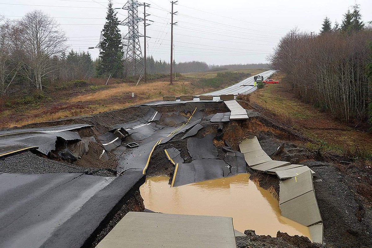 VeilroadDude's tweet photo. People think of Seattle when I say I'm from Washington, but this is really a more accurate thing to picture.
A broken road, in a puddle, in the middle of the woods.
#washingtonstate
#greatpnw
#rainyaf https://t.co/8K7yVHDVcy