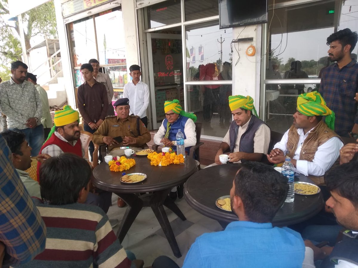 ErPukhrajgarg's tweet photo. आज शेरगढ़ विधानसभा क्षेत्र के केशर होटल पर #रालोपा कार्यकर्ताओं द्वारा भव्य स्वागत करने एवं खूब प्यार स्नेह देने के लिए सभी का आभार।
#ErPukhrajGarg
#StatePresidentRLP #MLABhopalgarh
#RLPTeamRajasthan https://t.co/rpqSBlldnX