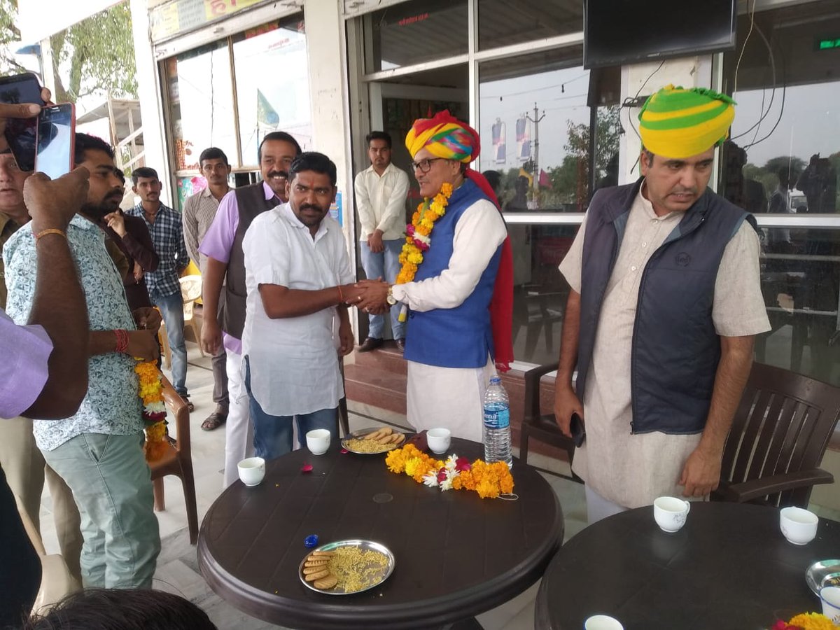 ErPukhrajgarg's tweet photo. आज शेरगढ़ विधानसभा क्षेत्र के केशर होटल पर #रालोपा कार्यकर्ताओं द्वारा भव्य स्वागत करने एवं खूब प्यार स्नेह देने के लिए सभी का आभार।
#ErPukhrajGarg
#StatePresidentRLP #MLABhopalgarh
#RLPTeamRajasthan https://t.co/rpqSBlldnX