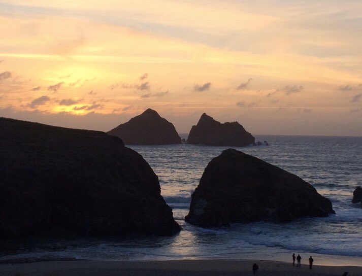 clarap79's tweet image. Happy 125th Birthday to the National Trust. Whether we are home in Norfolk or on holiday in Cornwall we love visiting! #happybirthdayNT @BlicklingNT #stmichealsmount #holywellbay