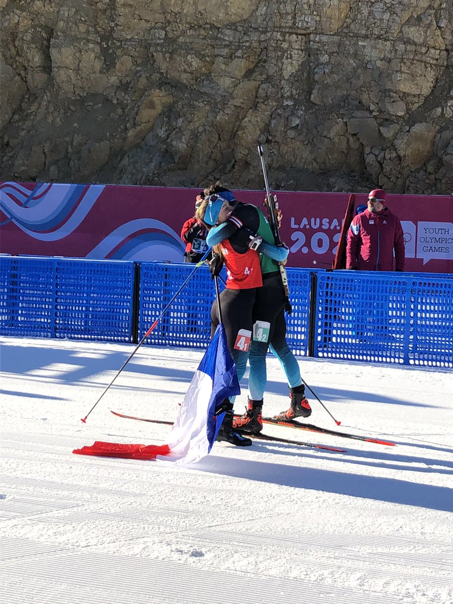 #Lausanne2020 VICTOIRE 🥇 quelle course de Jeanne Richard et Mathieu Garcia sur le relais individuel #biathlon, à domicile aux Tuffes 🤩🇫🇷 ! Un grand bravo à nos doublé-médaillés 👏 #espritbleu