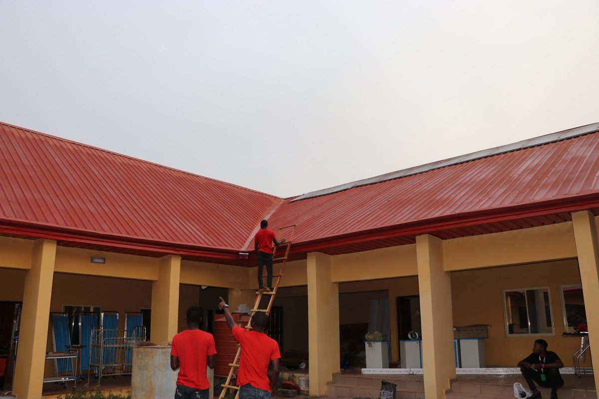 xqsitimages's tweet photo. These roofs will soon be filled with life #solar #solarislife 🌅#xqsitstudios #emperortoba #empressolawunmi #madecoress https://t.co/6hu3sXu5EY